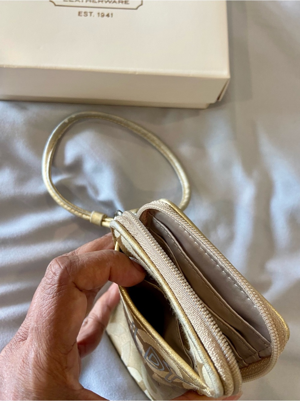 Coach x Poppy limited Edition Gold and Cream Goldy Wristlet Pouch - Picture 4 of 5